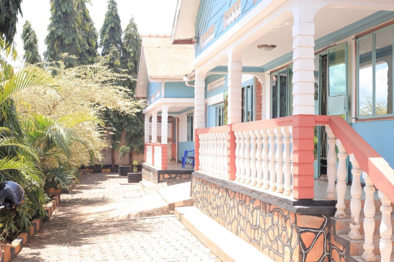 Emmas' Guest House Kampala Ngoại thất bức ảnh